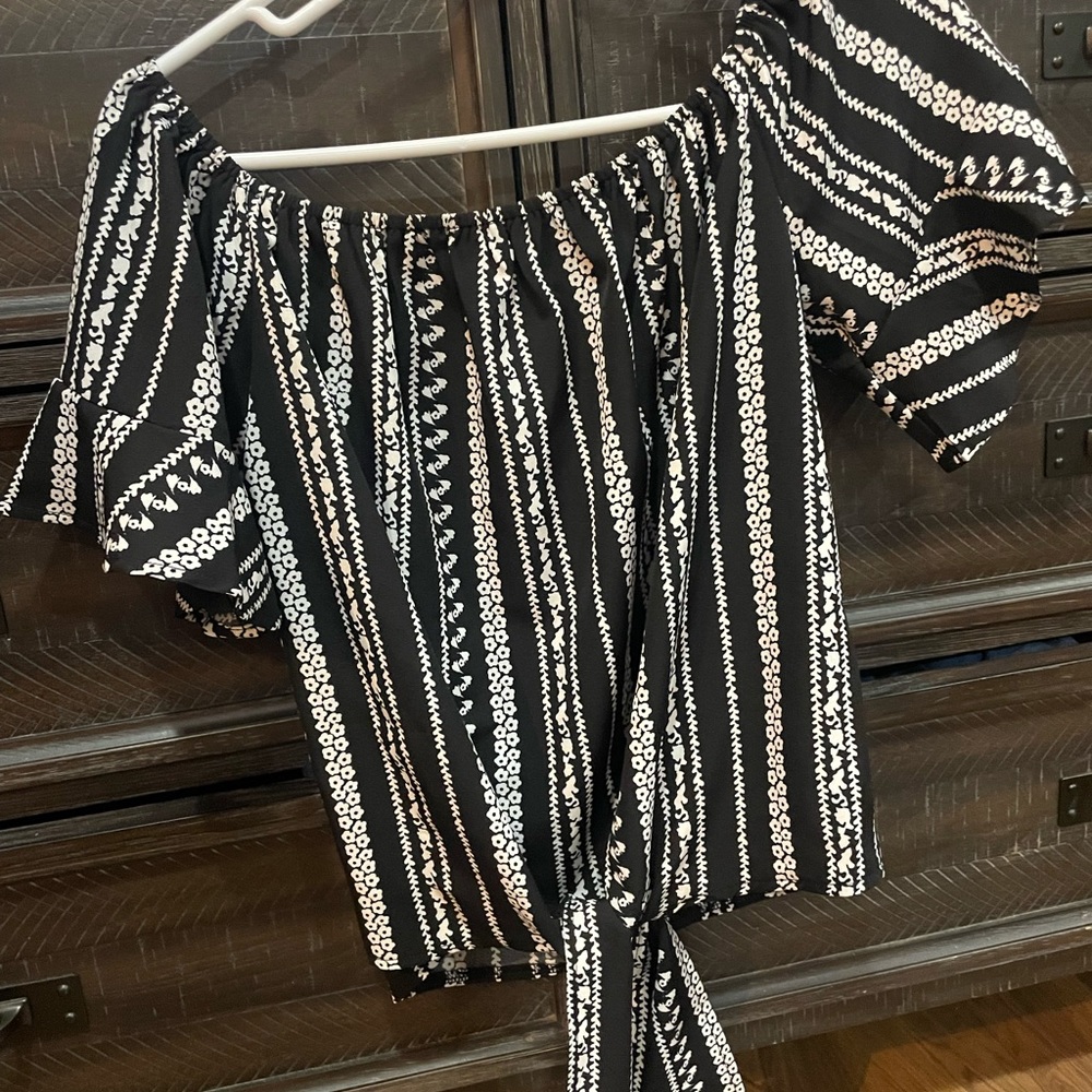 Off the shoulder super cute shirt